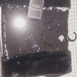 MUFF with sequinwith faux fur,black